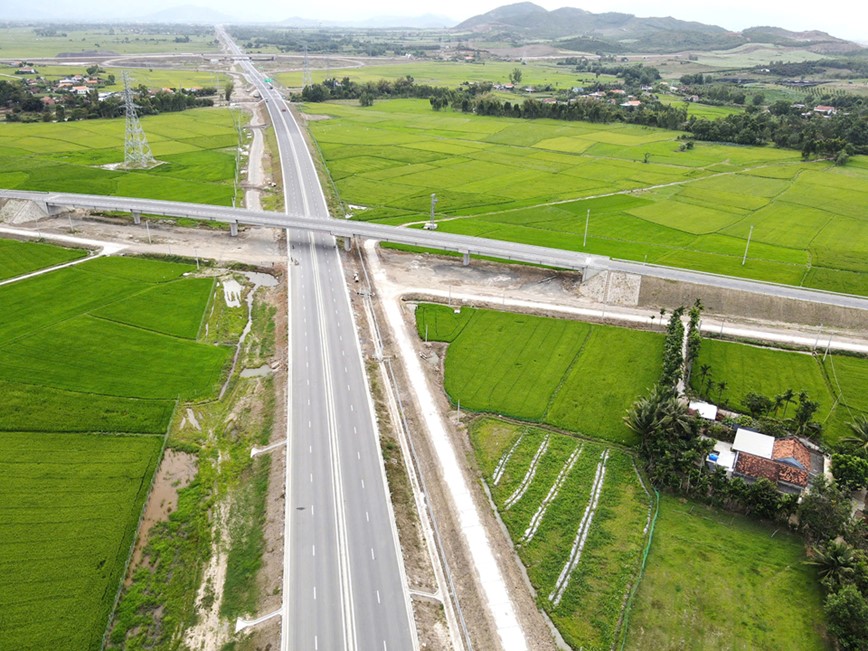 Thong xe them 70km cao toc di qua dia ban tinh Khanh Hoa vao ngay 30/4 - Hinh anh 4