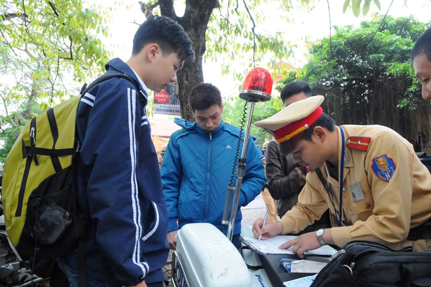 De cao tinh nhan van trong xu ly vi pham giao thong - Hinh anh 1