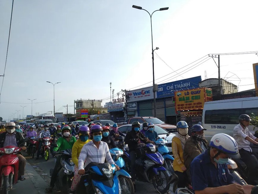 TP Ho Chi Minh: nhu cau di lai tang vot trong ngay dau dip nghi le - Hinh anh 1