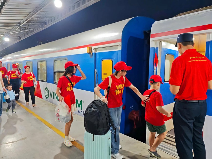 TP Ho Chi Minh: nhu cau di lai tang vot trong ngay dau dip nghi le - Hinh anh 3