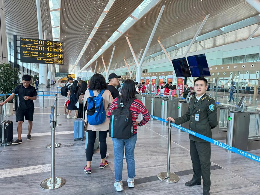 TP Ho Chi Minh: nhu cau di lai tang vot trong ngay dau dip nghi le - Hinh anh 4