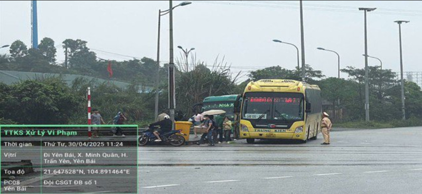 Nhồi nhét 67 người trên xe 40 chỗ, nhà xe bị phạt hơn 194 triệu đồng - Hình ảnh 1 Nhoi nhet 67 nguoi tren xe 40 cho, nha xe bi phat hon 194 trieu dong - Hinh anh 1