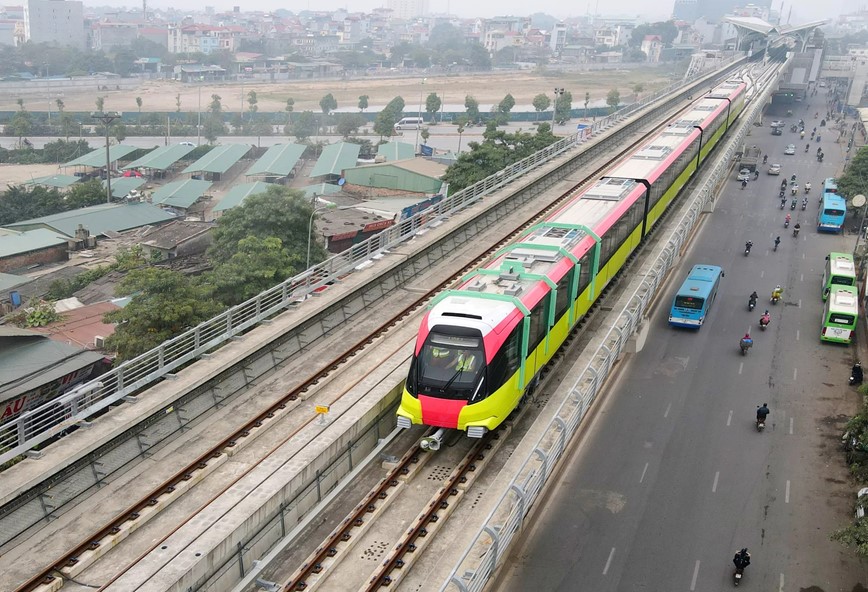 Hà Nội: 2 tuyến đường sắt đô thị đông khách trong 2 ngày đầu nghỉ lễ - Hình ảnh 1 Ha Noi: 2 tuyen duong sat do thi dong khach trong 2 ngay dau nghi le - Hinh anh 1