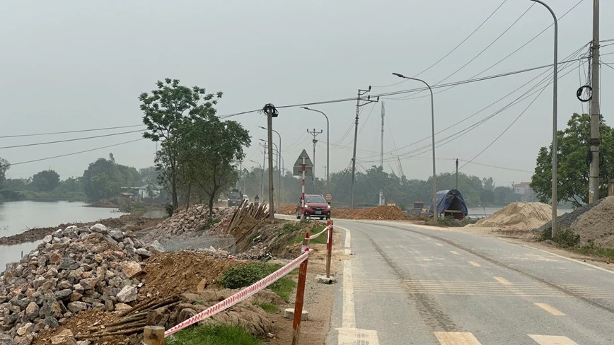 Tang toc thi cong du an nang cap duong 429 qua huyen Phu Xuyen - Hinh anh 2