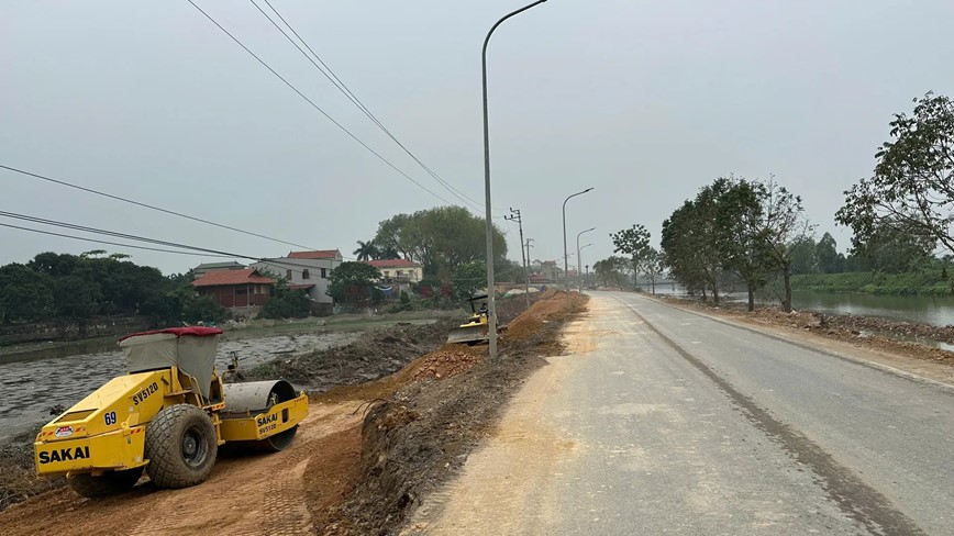 Tang toc thi cong du an nang cap duong 429 qua huyen Phu Xuyen - Hinh anh 3