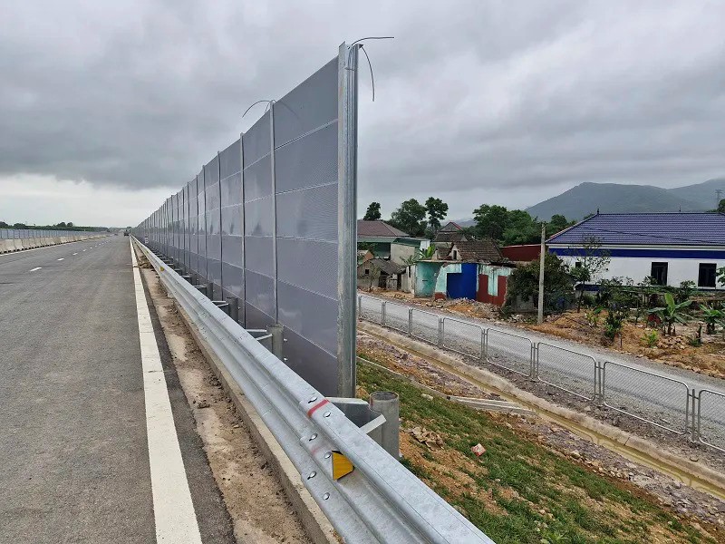 Ha Tinh: nhieu vi tri tren tuyen cao toc duoc lap dat tuong chong on - Hinh anh 2
