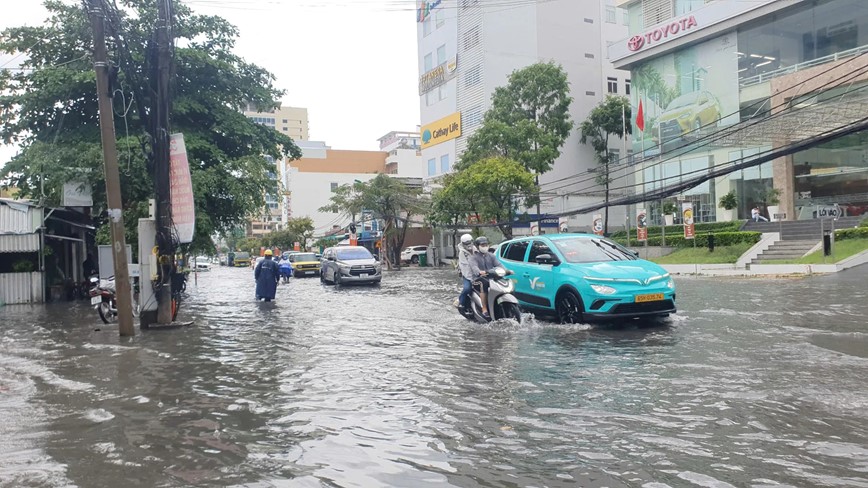 Can Tho: nhieu tuyen duong ngap sau do mua lon - Hinh anh 1