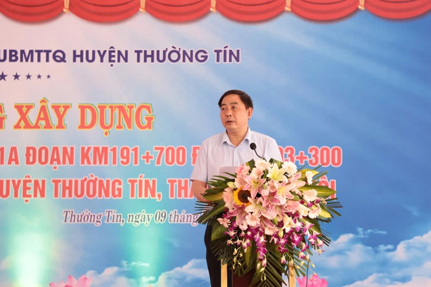 Huyen Thuong Tin khoi cong du an nang cap, mo rong QL1A - Hinh anh 2