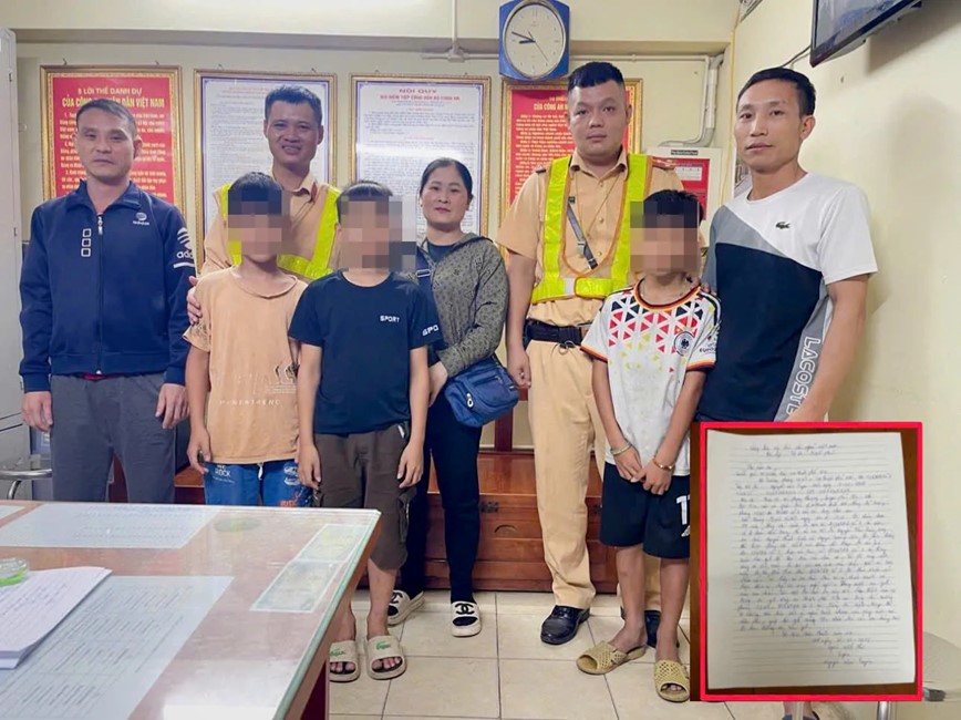 Ha Noi: 3 chau be di lac duoc CSGT ho tro tro ve voi gia dinh - Hinh anh 1