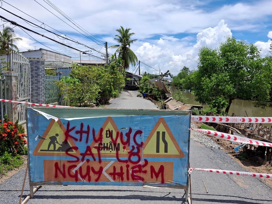 Can Tho: tuyen duong nong thon sat lo nghiem trong - Hinh anh 2