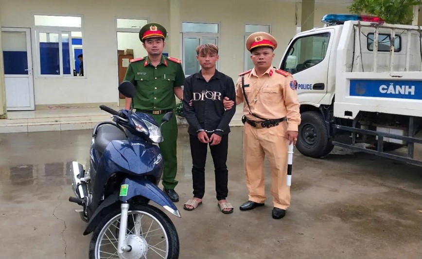 Canh sat giao thong Dak Nong lien tiep bat giu 2 vu trom cap tai san - Hinh anh 1