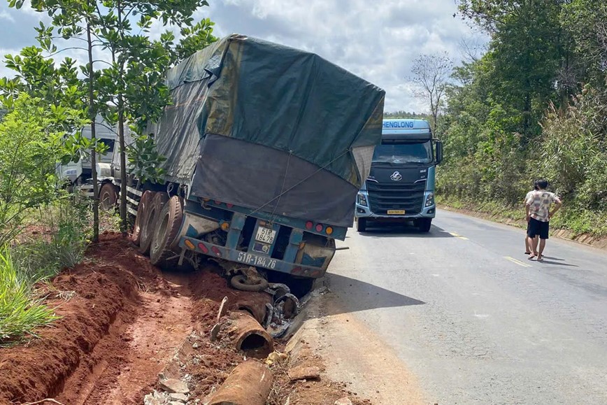 Dak Nong: tai nan lien hoan tren quoc lo 28, nhieu nguoi thuong vong - Hinh anh 1