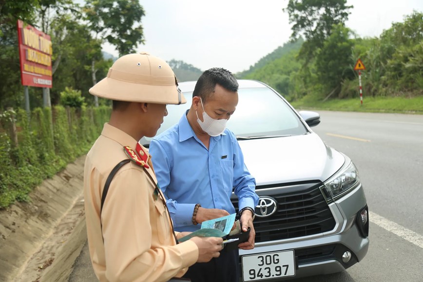 Canh sat giao thong Ha Noi tang cuong xu ly vi pham ve toc do - Hinh anh 4