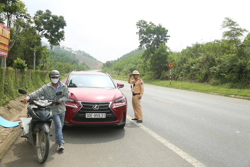 Canh sat giao thong Ha Noi tang cuong xu ly vi pham ve toc do - Hinh anh 2