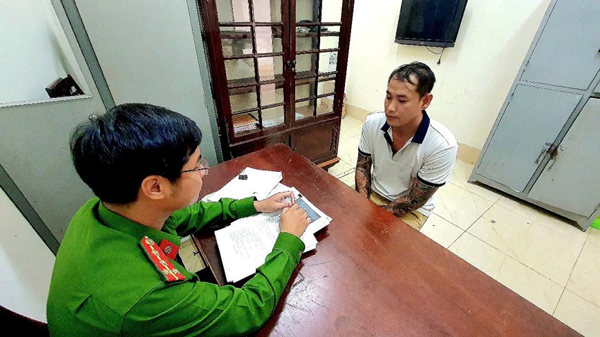 Dak Lak: khoi to doi tuong thue xe o to tu lai, lam gia giay to mang di cam co - Hinh anh 1
