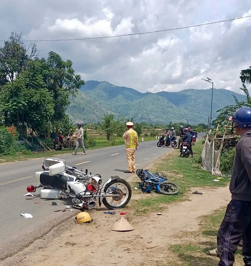 Dak Lak: lai xe may nguoc chieu, nam thanh nien tong truc dien xe canh sat - Hinh anh 1