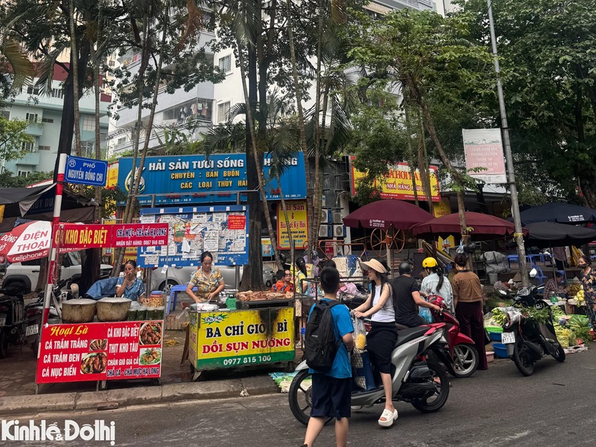 Nhuc nhoi tinh trang lan chiem long duong, via he lam noi kinh doanh tai Cau Dien  - Hinh anh 11