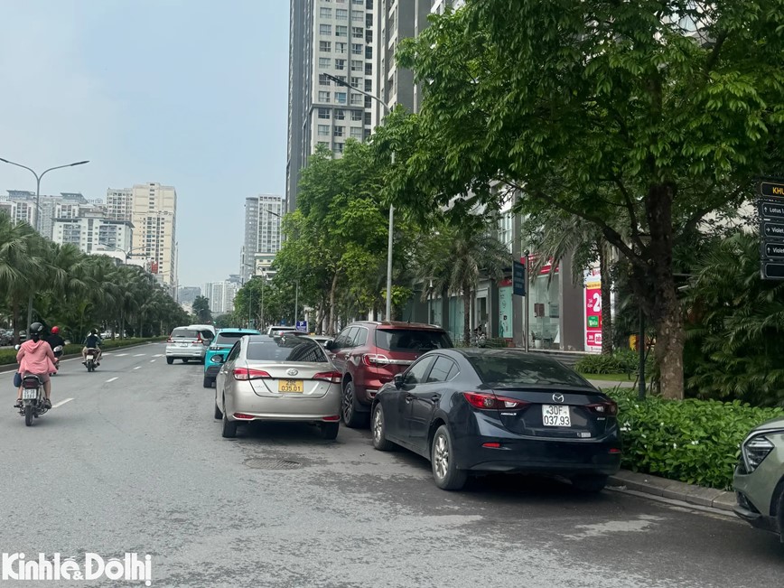 Nhuc nhoi tinh trang lan chiem long duong, via he lam noi kinh doanh tai Cau Dien  - Hinh anh 3