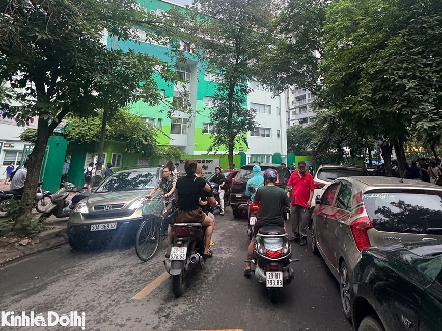 Nhuc nhoi tinh trang lan chiem long duong, via he lam noi kinh doanh tai Cau Dien  - Hinh anh 8