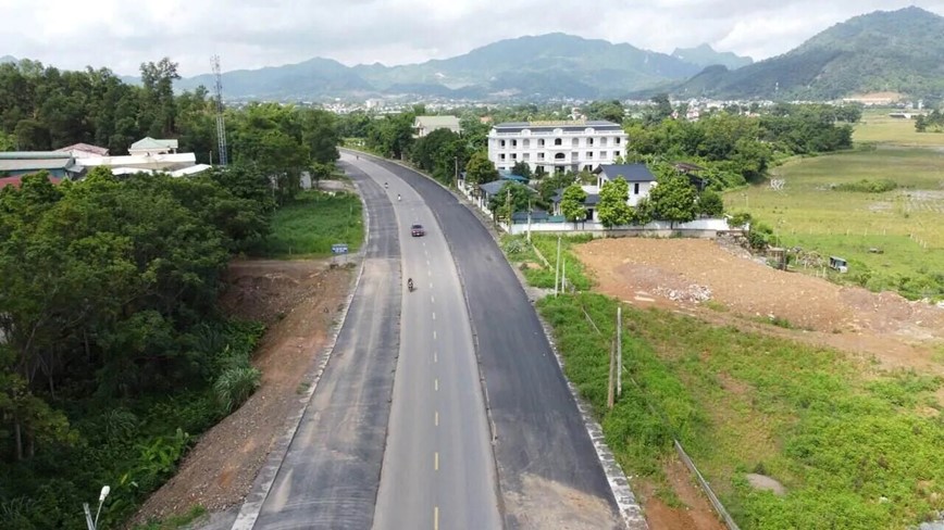 Kien nghi hoan thien tuyen cao toc Ha Noi - Hoa Binh - Son La - Dien Bien - Hinh anh 1