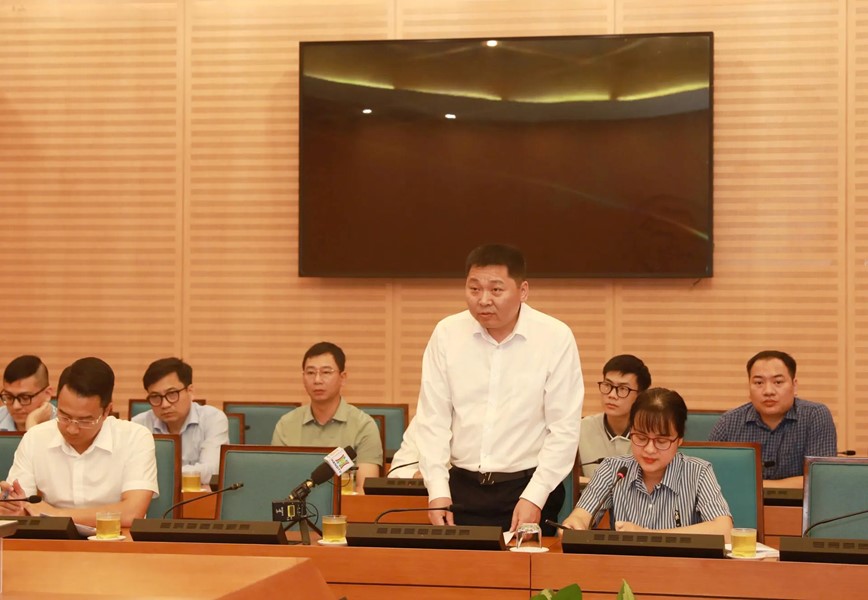 Som thao go vuong mac de dua cac xe cho rac chuyen dung moi nhap khau vao khai thac tai Ha Noi - Hinh anh 2