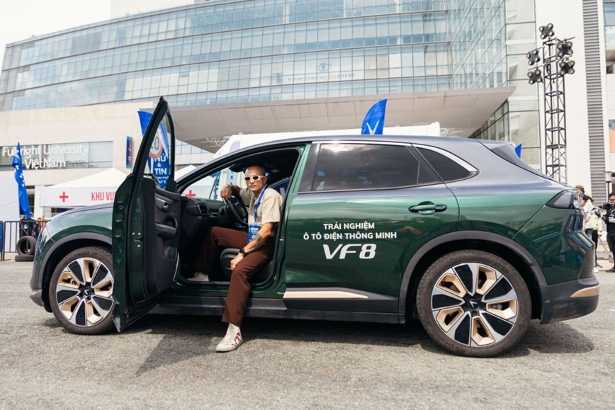 VinFast VF 8 gây ấn tượng mạnh với các tay đua - Hình ảnh 3 VinFast VF 8 gay an tuong manh voi cac tay dua - Hinh anh 3