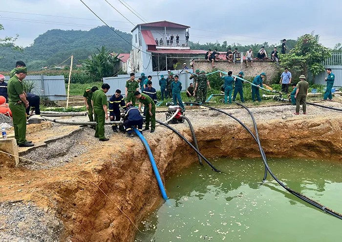 Dung may bom da chien, camera chuyen dung tim nguoi lao xuong “ho tu than” tai Bac Kan - Hinh anh 1