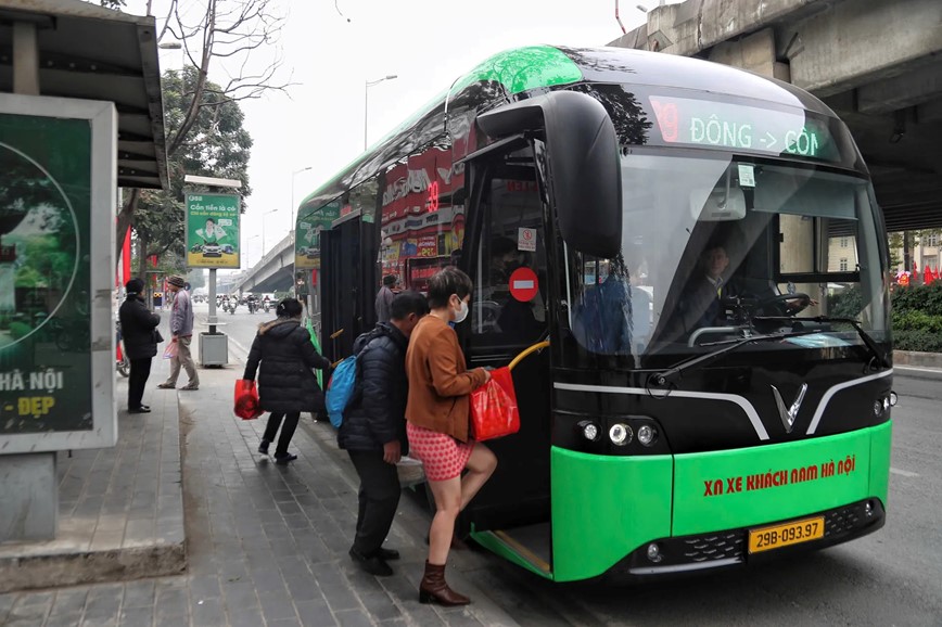 Ha Noi ban hanh ke hoach phat trien xe buyt su dung nang luong xanh - Hinh anh 1