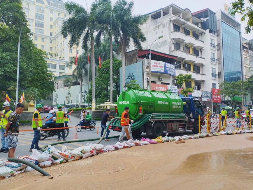 Khan truong khac phuc su co trao bun khi khoan ham duong sat tuyen Nhon - Ga Ha Noi  - Hinh anh 1