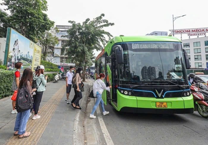 Van hanh thi diem tuyen buyt dien Kim Ma - Dong Anh - Hinh anh 1