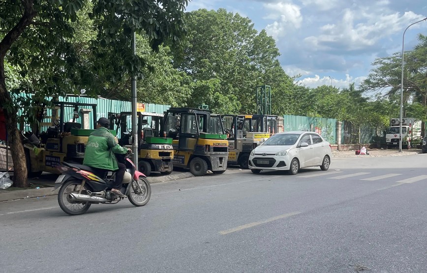 Can som xu ly hoat dong trong giu phuong tien khong phep tren pho Tu Mo - Hinh anh 4