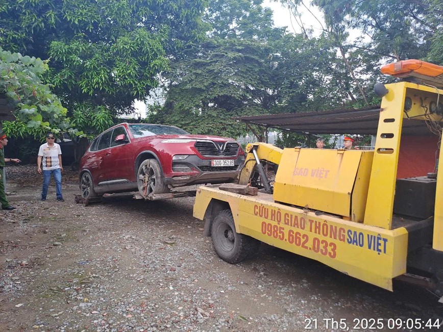 Quan Hoang Mai cuong quyet dong cua cac bai xe trai phep - Hinh anh 2