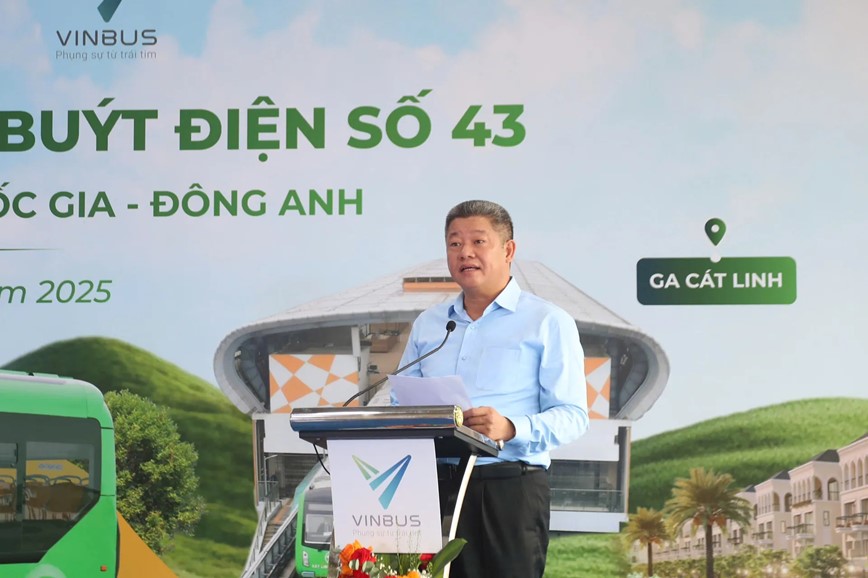 Ha Noi: khai truong tuyen xe buyt dien so 43 - Hinh anh 2