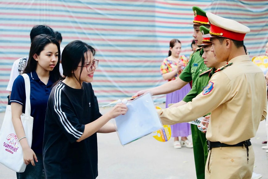 Ha Noi: giao thong an toan, thuan loi trong ngay thi dau tien vao lop 10  - Hinh anh 6