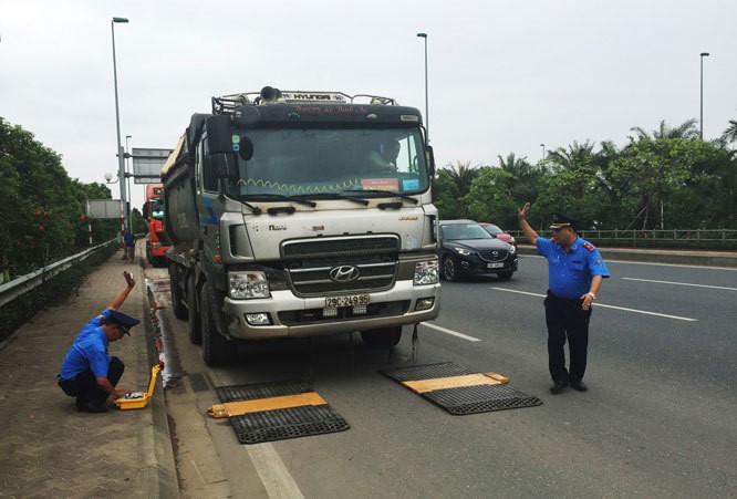 Hà Nội lắp 4 trạm cân điện tử tự động kiểm soát tải trọng xe - Hình ảnh 1 Ha Noi lap 4 tram can dien tu tu dong kiem soat tai trong xe - Hinh anh 1