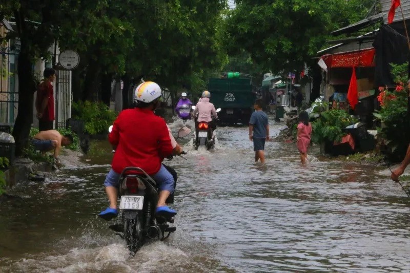 Mua lon gay ngap ung cuc bo, giao thong te liet tai Hue - Hinh anh 1