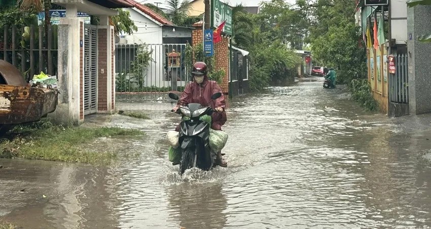 Mua lon gay ngap ung cuc bo, giao thong te liet tai Hue - Hinh anh 2