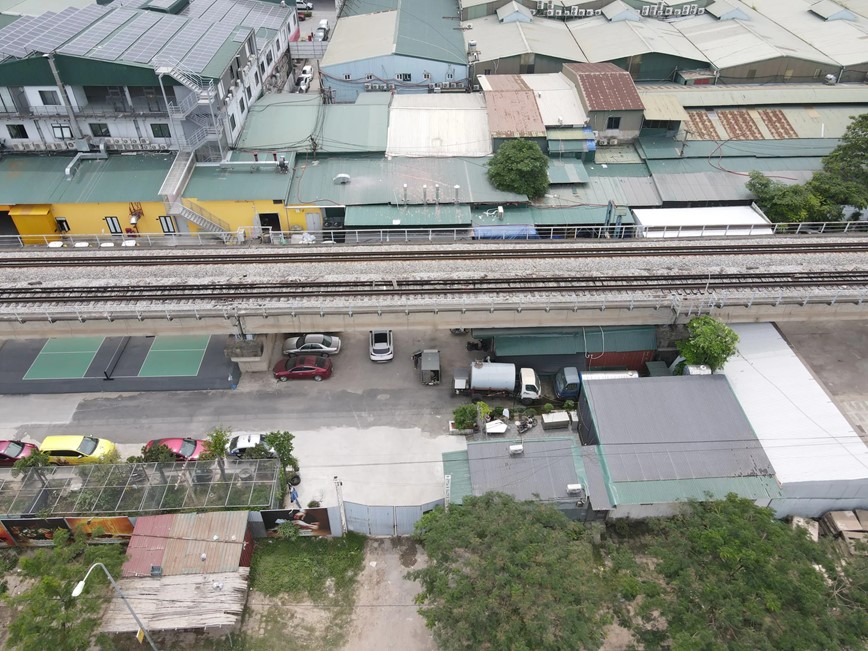 Duong sat qua cau Thang Long bi de doa an toan - Hinh anh 7