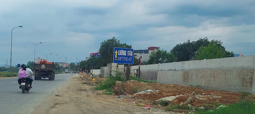 Thi cong du an cai tao, nang cap Quoc lo 6 doan qua huyen Chuong My: tien do dang rat cham - Hinh anh 5