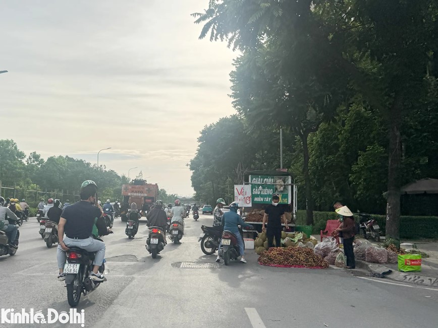 Hang rong bay ban tran lan doc Dai lo Thang Long - Hinh anh 3