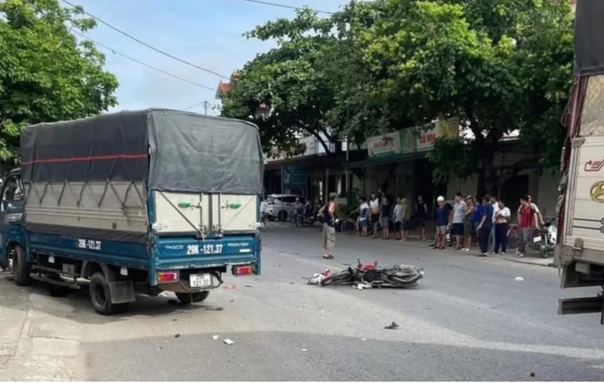 Tai nạn liên hoàn khiến 3 người thương vong - Hình ảnh 1 Tai nan lien hoan khien 3 nguoi thuong vong - Hinh anh 1