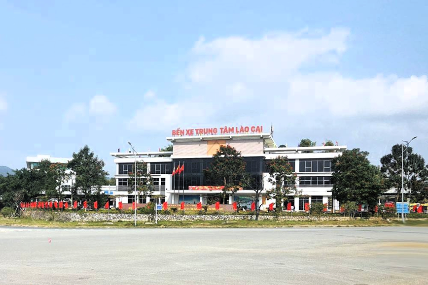 Hon 1.800 phuong tien van tai san sang phuc vu tuyen Lao Cai - Yen Bai - Hinh anh 1