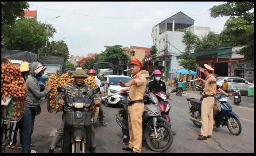 Bao dam an toan giao thong mua vai thieu - Hinh anh 1