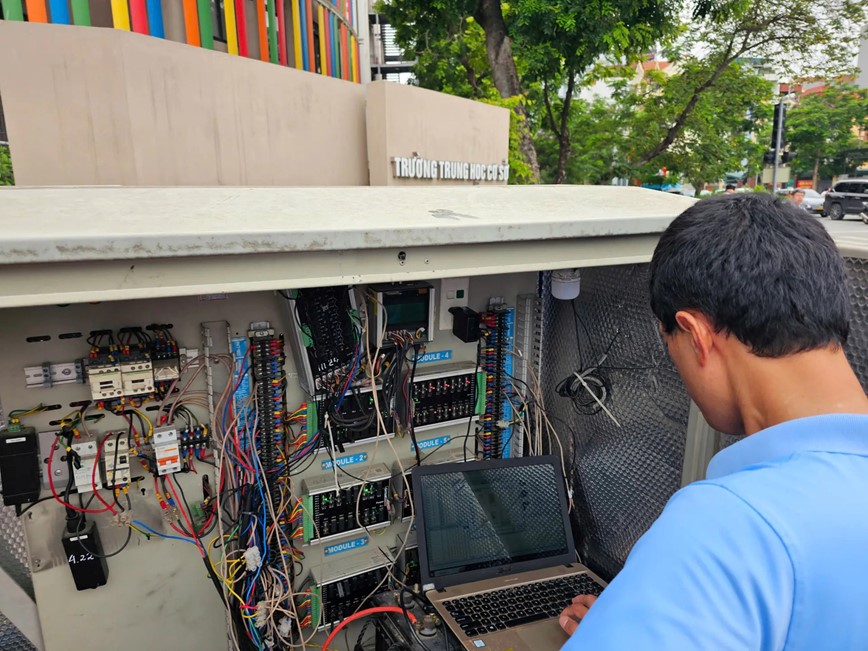 Hà Nội điều chỉnh nhịp đèn theo lưu lượng trên đường Võ Chí Công - Hình ảnh 4 Ha Noi dieu chinh nhip den theo luu luong tren duong Vo Chi Cong - Hinh anh 4