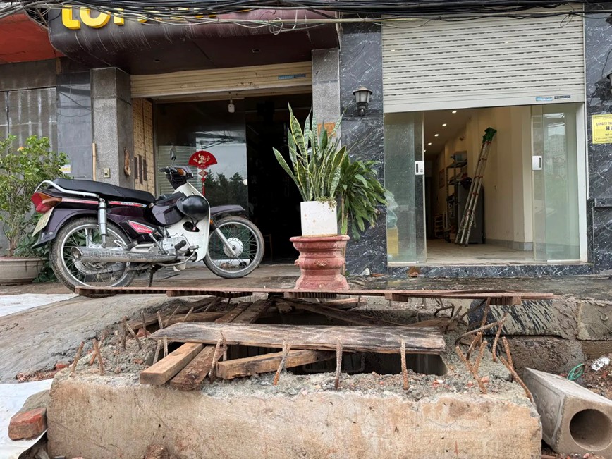 Thi công đường Ngô Quyền thành nỗi ám ảnh của người dân Hà Đông - Hình ảnh 10 Thi cong duong Ngo Quyen thanh noi am anh cua nguoi dan Ha Dong - Hinh anh 10