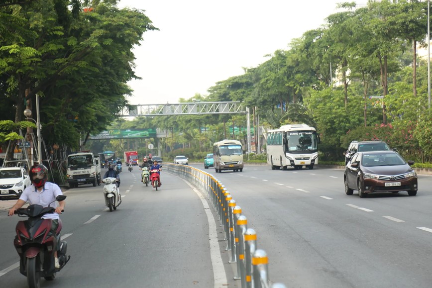 Ngày đầu tổ chức lại giao thông đường Võ Chí Công: tình trạng ùn tắc được cải thiện - Hình ảnh 3 Ngay dau to chuc lai giao thong duong Vo Chi Cong: tinh trang un tac duoc cai thien - Hinh anh 3