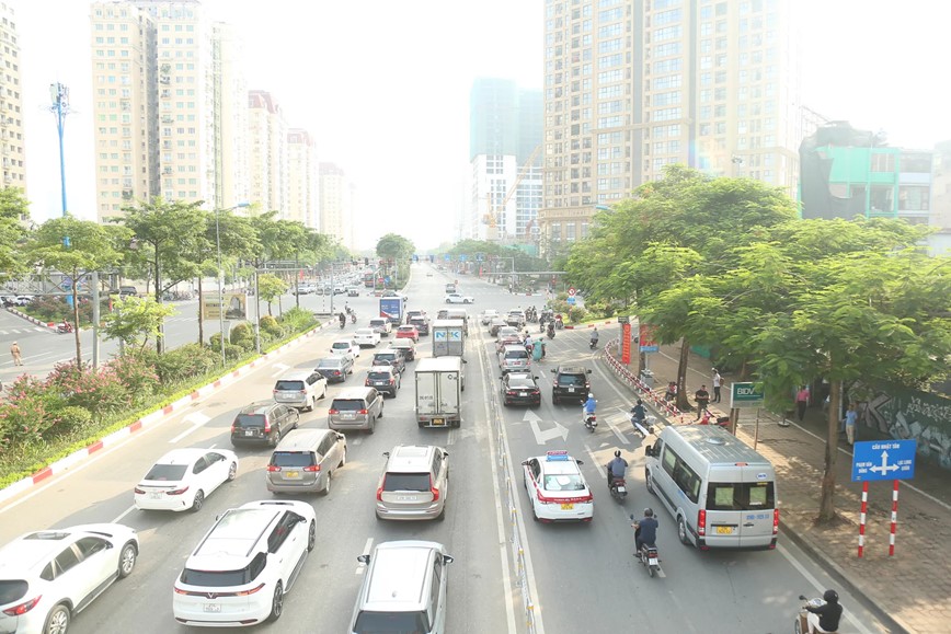 Ngày đầu tổ chức lại giao thông đường Võ Chí Công: tình trạng ùn tắc được cải thiện - Hình ảnh 4 Ngay dau to chuc lai giao thong duong Vo Chi Cong: tinh trang un tac duoc cai thien - Hinh anh 4