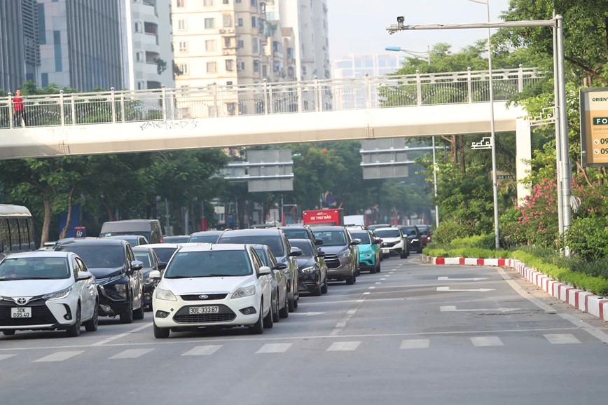 Ngày đầu tổ chức lại giao thông đường Võ Chí Công: tình trạng ùn tắc được cải thiện - Hình ảnh 5 Ngay dau to chuc lai giao thong duong Vo Chi Cong: tinh trang un tac duoc cai thien - Hinh anh 5
