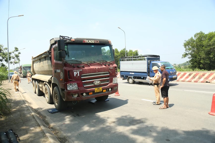 Ngan chan xe qua tai tu cua ngo Thu do - Hinh anh 3