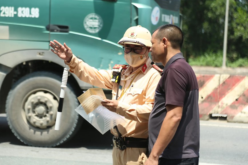 Ngan chan xe qua tai tu cua ngo Thu do - Hinh anh 4